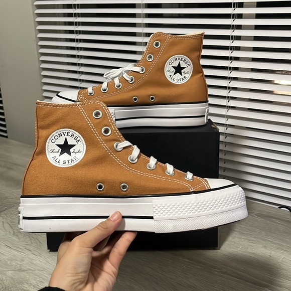 NWT Converse Women's Chuck Taylor All Star Lift Platform 'Gingersnap' Shoes - Picture 9 of 9